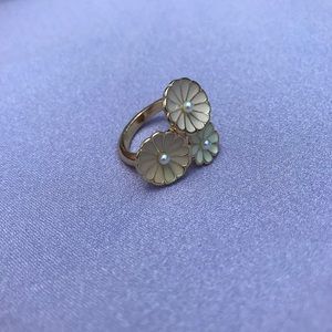 •SALE•Lauren Conrad Goldtone Pearl Flower Ring